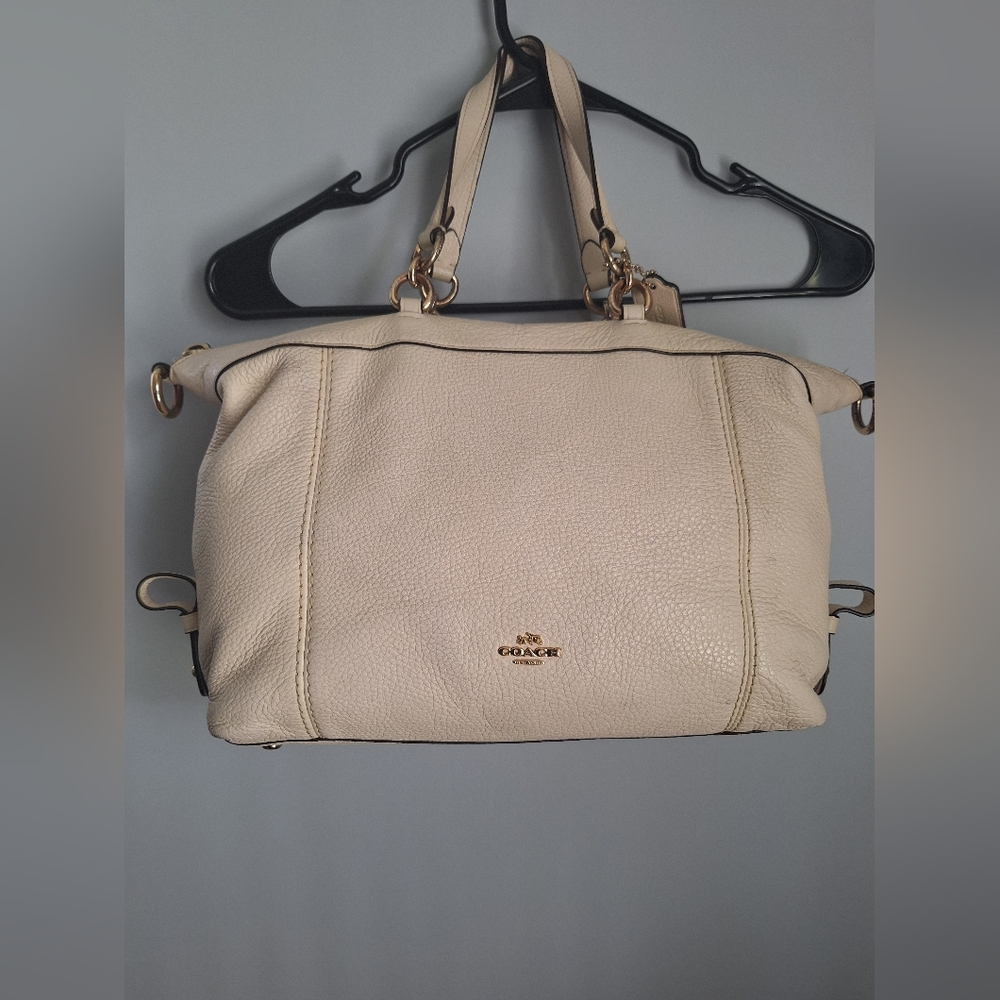 Coach Cream Leather Shoulder Bag with Gold Hardware Preloved.